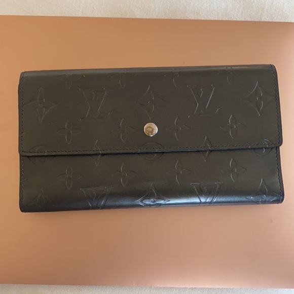 Authentic Louis Vuitton Gray Monogram Mat Vernis - Picture 5 of 12